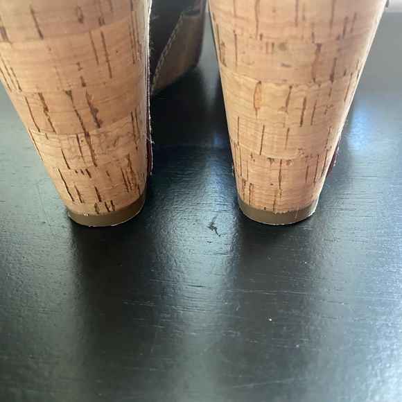 Fergie slip on wedge shoes - Picture 3 of 5